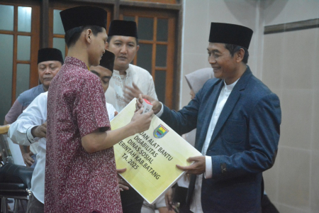 BERIKAN ALAT BANTU  DISABILITAS
