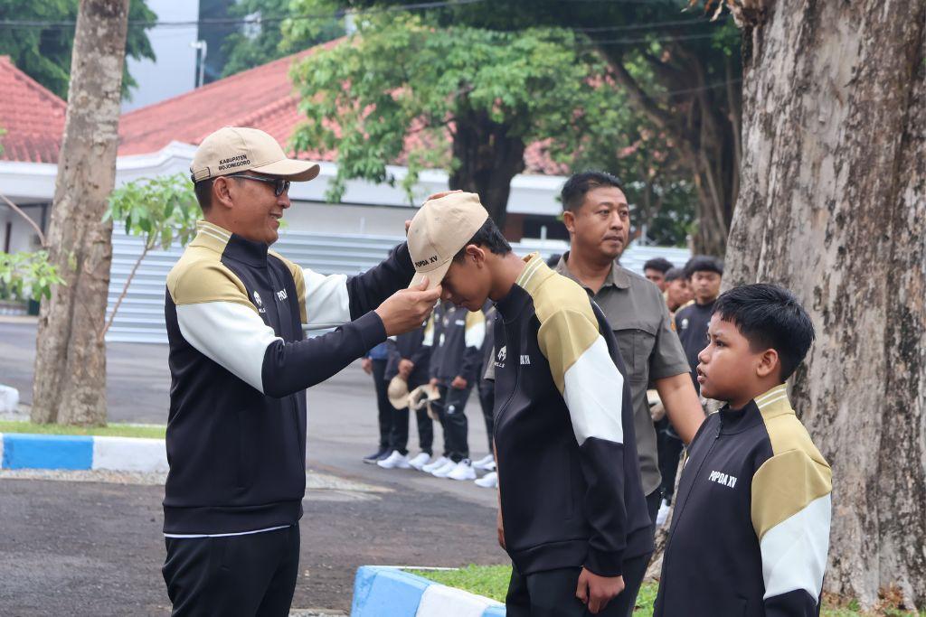 PASANGKAN TOPI ATLET