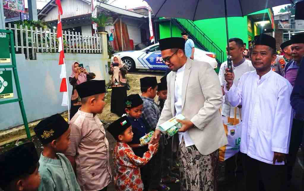 BAGIKAN SUSU DAN ALAT TULIS