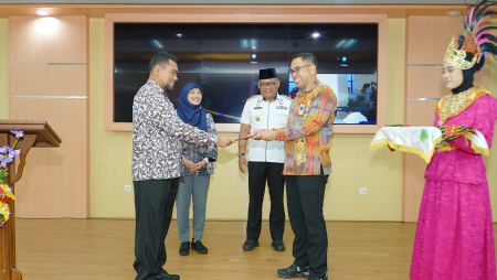 PENYERAHAN SERTIFIKAT HIBAH