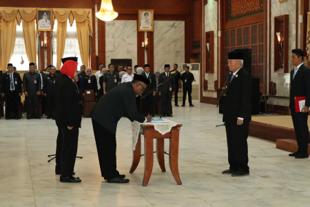 PENANDATANGANAN SURAT KEPUTUSAN