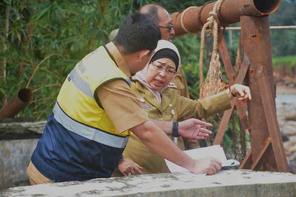 TINJAU PROGRES JEMBATAN KALI BELO