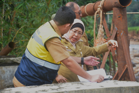 TINJAU PROGRES JEMBATAN KALI BELO