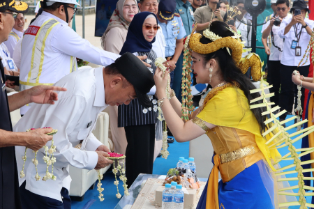 KALUNGKAN UNTAIAN BUNGA