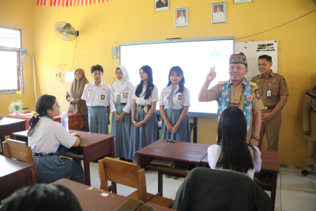 GUBERNUR KALTENG TINJAU LAYANAN PENDIDIKAN