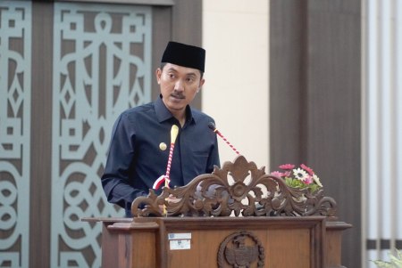 RAPAT PARIPURNA DENGAN DPRD BANJAR