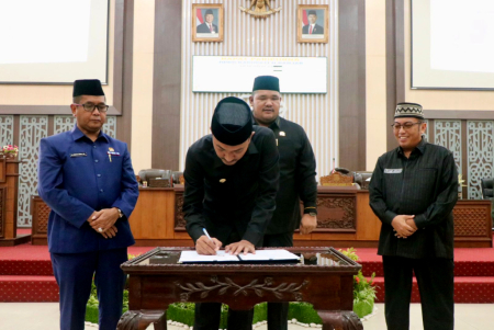 PENANDATANGANAN RANCANGAN PERATURAN DAERAH