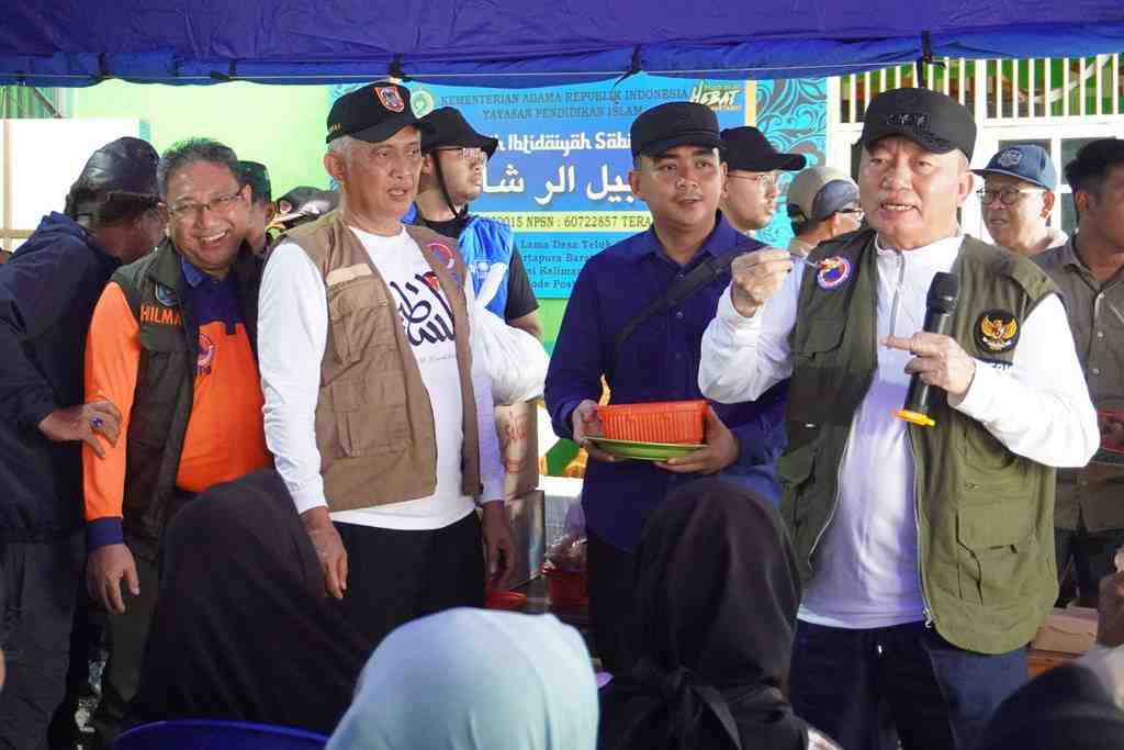 PENYERAHAN BANTUAN KORBAN TERDAMPAK BANJIR