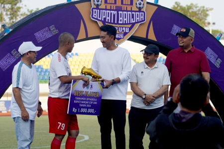 PENYERAHAN PENGHARGAAN BEST PLAYER