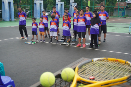 IKUTI PELATIHAN SEKOLAH TENIS