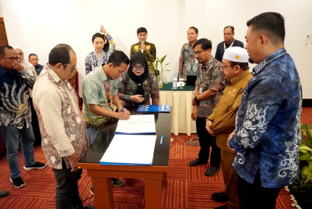 PENANDATANGANAN NOTA KESEPAHAMAN KOMITMEN KEMITRAAN