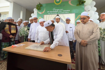 PENANDATANGANAN PRASASTI PONPES DARUSSALAM