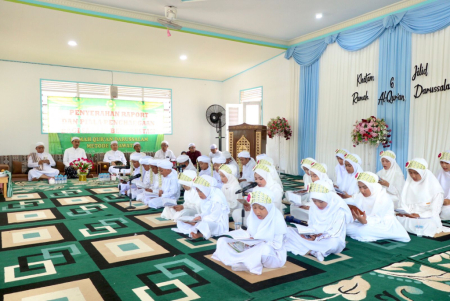KHATAMAN DAN PEMBAGIAN RAPOR SANTRI