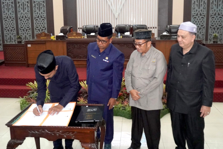 PENANDATANGANAN RANCANGAN PERATURAN DAERAH