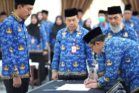 PENANDATANGANAN BERITA ACARA PELANTIKAN