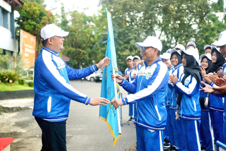 SERAHKAN PATAKA POPDA KAB BANJAR
