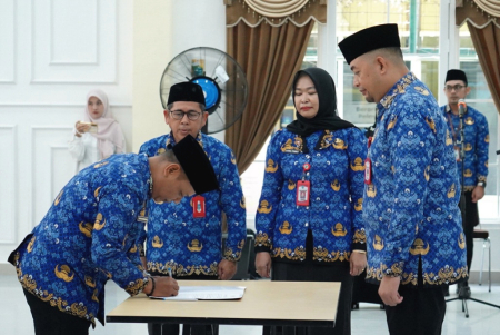 PENANDATANGANAN BERITA ACARA PELANTIKAN