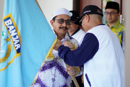 SERAHKAN PATAKA LPTQ KAB BANJAR
