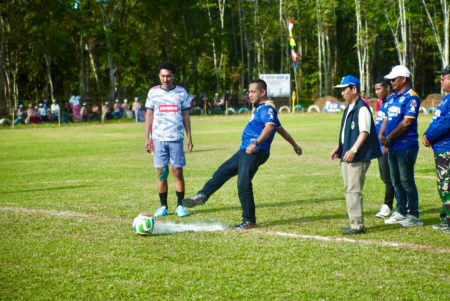 TENDANG BOLA PERDANA