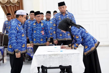 PENANDATANGANAN BERITA ACARA PELANTIKAN