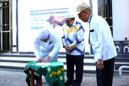 PENANDATANGANAN SERAH TERIMA HEWAN KURBAN