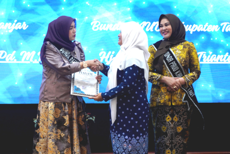 PENGHARGAAN BUNDA PAUD KAB BANJAR