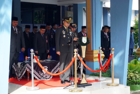 MENGHENINGKAN CIPTA UNTUK PAHLAWAN
