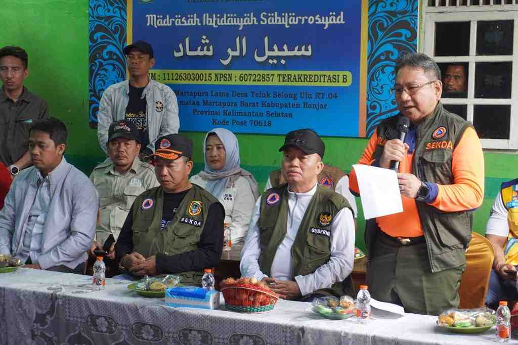 PENYERAHAN BANTUAN KORBAN TERDAMPAK BANJIR