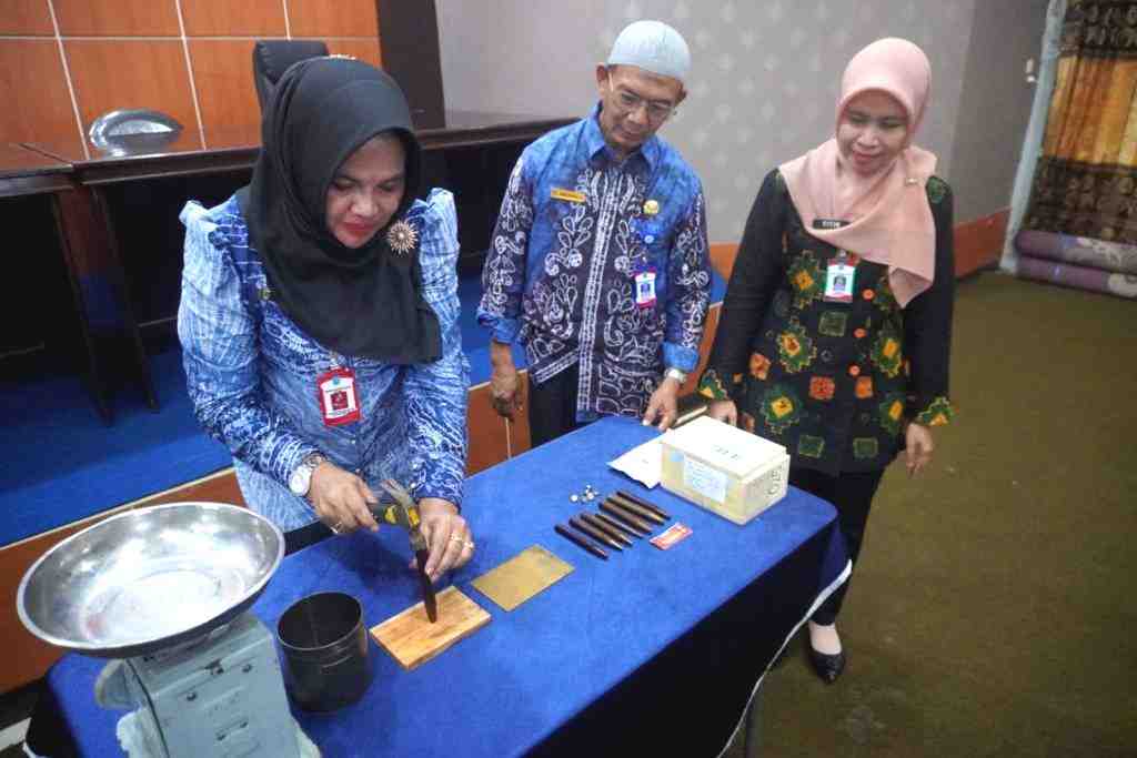 PENAPAKAN PERDANA CAP TANDA TERA