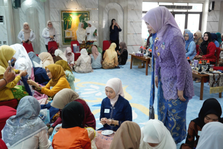LOMBA MENGHIAS KERUDUNG