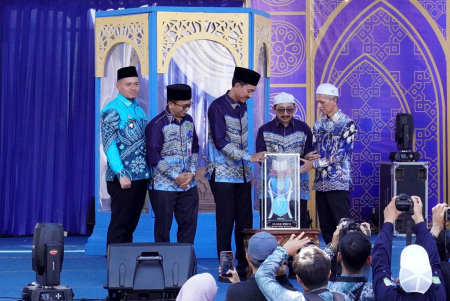 PENYERAHAN PIALA JUARA UMUM