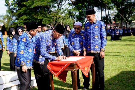 PENANDATANGANAN BERITA ACARA SERAH TERIMA JABATAN 