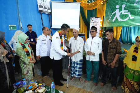 PENYERAHAN ALAT BANTU JALAN