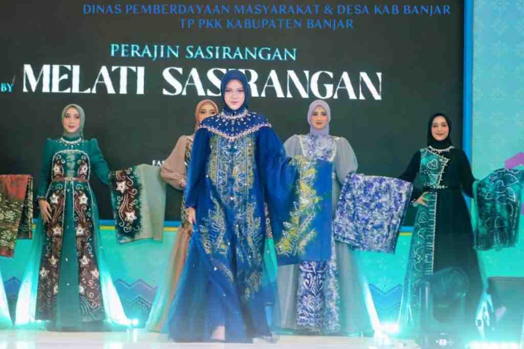  PERAGAAN BUSANA MUSLIM SASIRANGAN