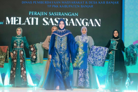  PERAGAAN BUSANA MUSLIM SASIRANGAN