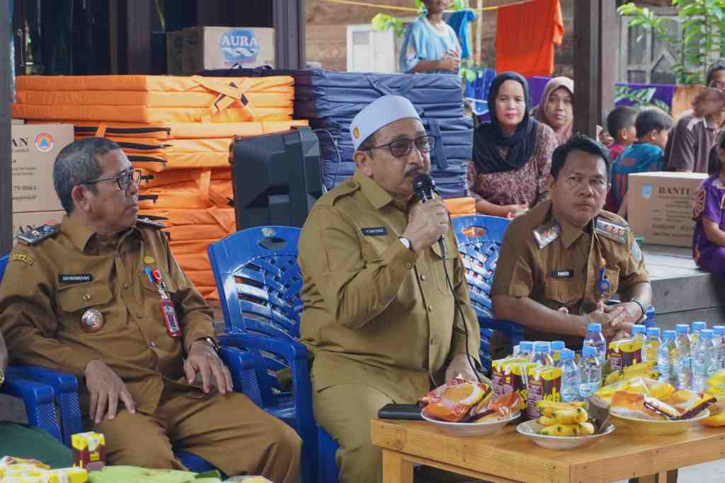 TINJAU LOKASI KORBAN KEBAKARAN