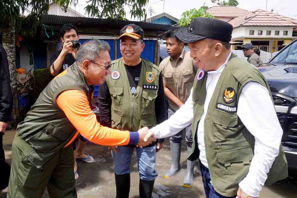 TINJAU LOKASI BANJIR