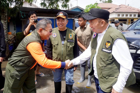 TINJAU LOKASI BANJIR