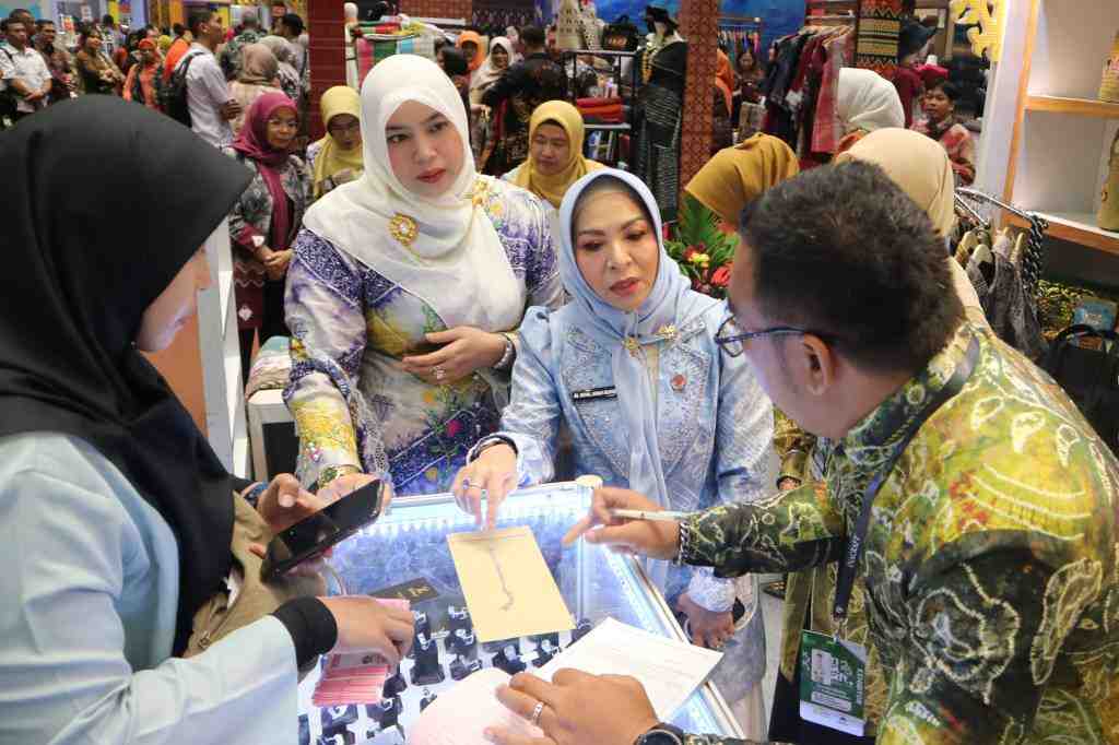 TAWARKAN GELANG BERLIAN
