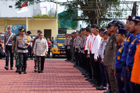 PERIKSA PASUKAN APEL OPERASI KETUPAT INTAN