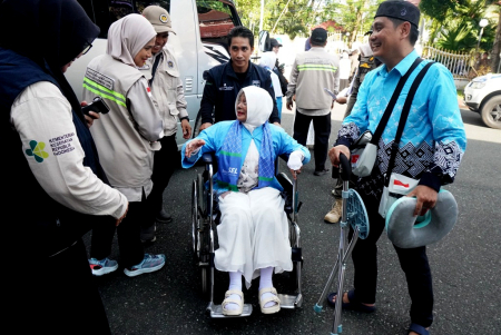PERIKSA KESEHATAN JEMAAH CALON HAJI 