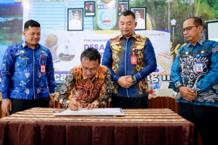 PENANDATANGANAN PIAGAM PENCANANGAN DESA CANTIK