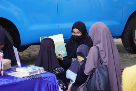PEMBACAAN BUKU BERGAMBAR