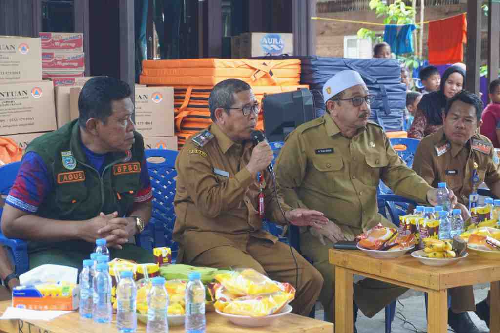 TINJAU LOKASI KORBAN KEBAKARAN