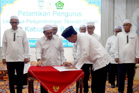 TANDATANGANI SURAT KEPUTUSAN