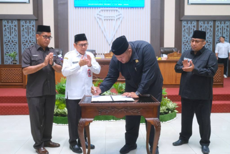 PENANDATANGANAN KEPUTUSAN REKOMENDASI LKPJ