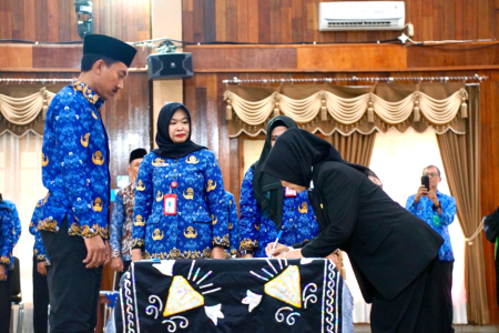 PENANDATANGANAN BERITA ACARA PELANTIKAN