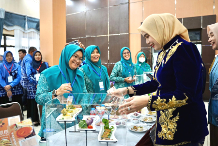 KUNJUNGAN STAN PESERTA LOMBA