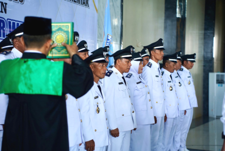PENGAMBILAN SUMPAH DAN JANJI JABATAN