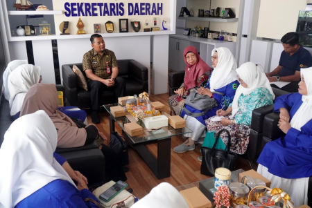 AUDIENSI PEMKAB BANJAR DENGAN PENGURUS BKMT 
